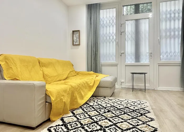 Modern Comfort In Paris 15Th District In Lakanal
