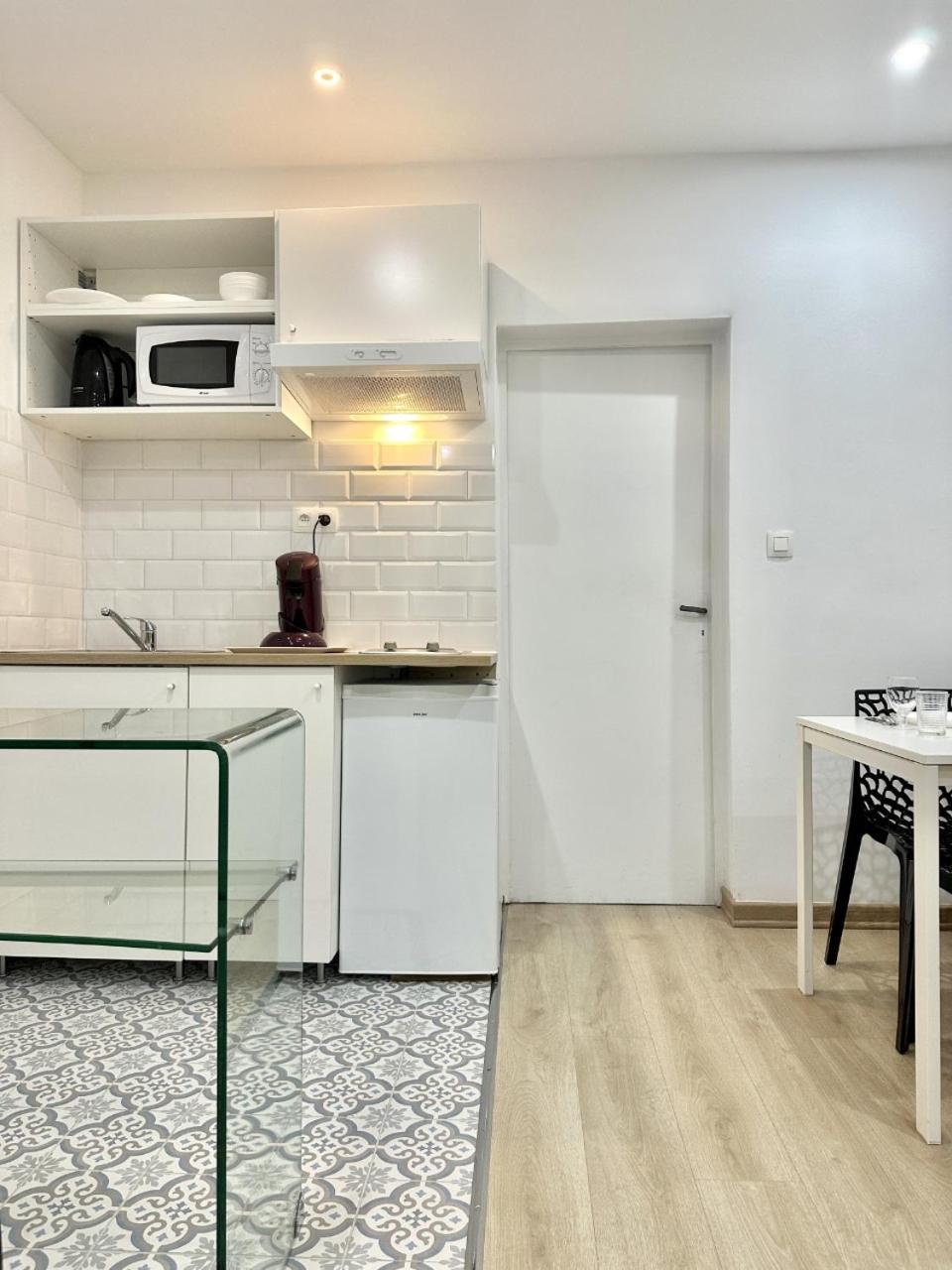 Modern Comfort In 15th District In Lakanal Apartment Paris