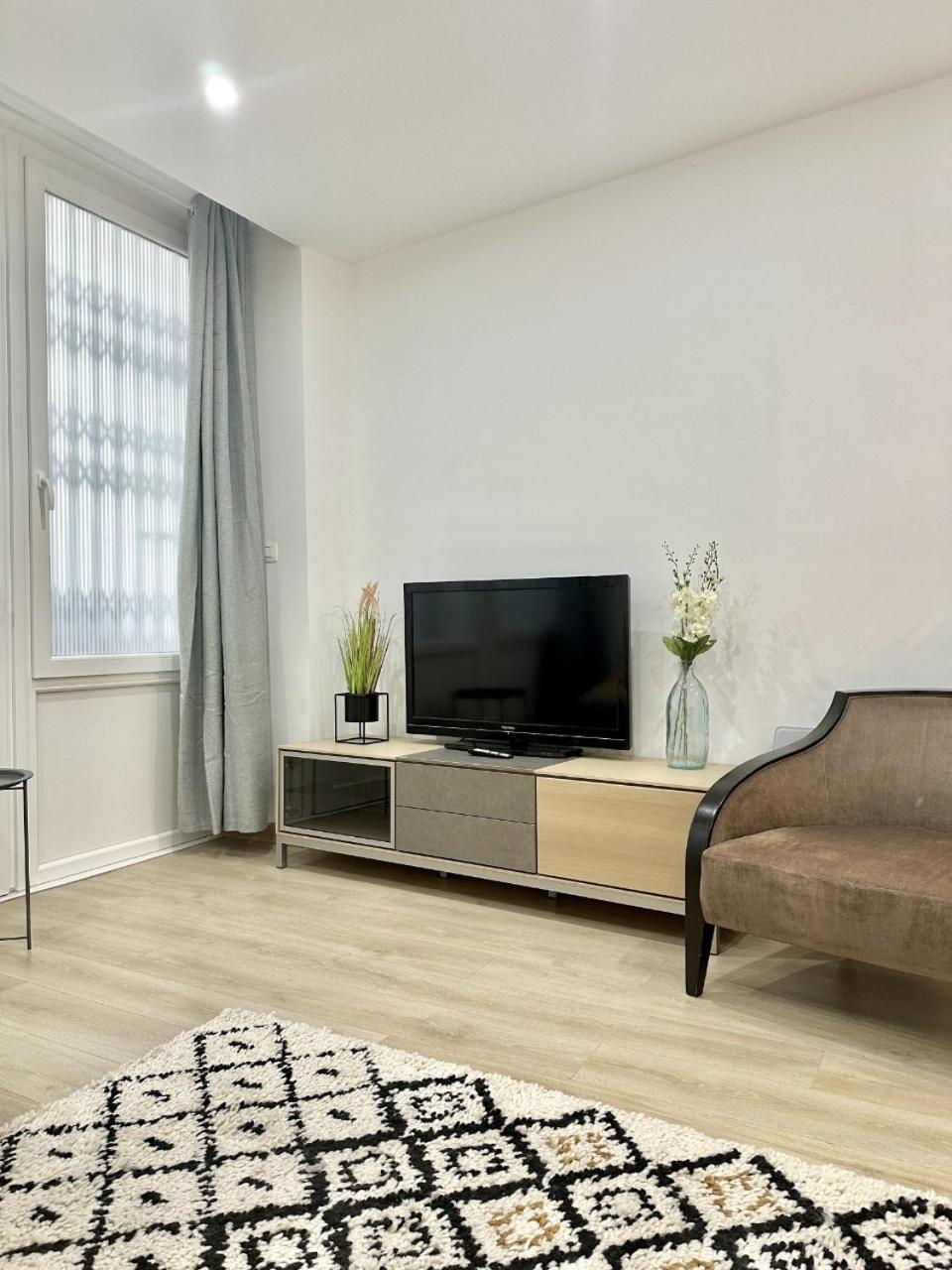 Modern Comfort In 15th District In Lakanal * Paris