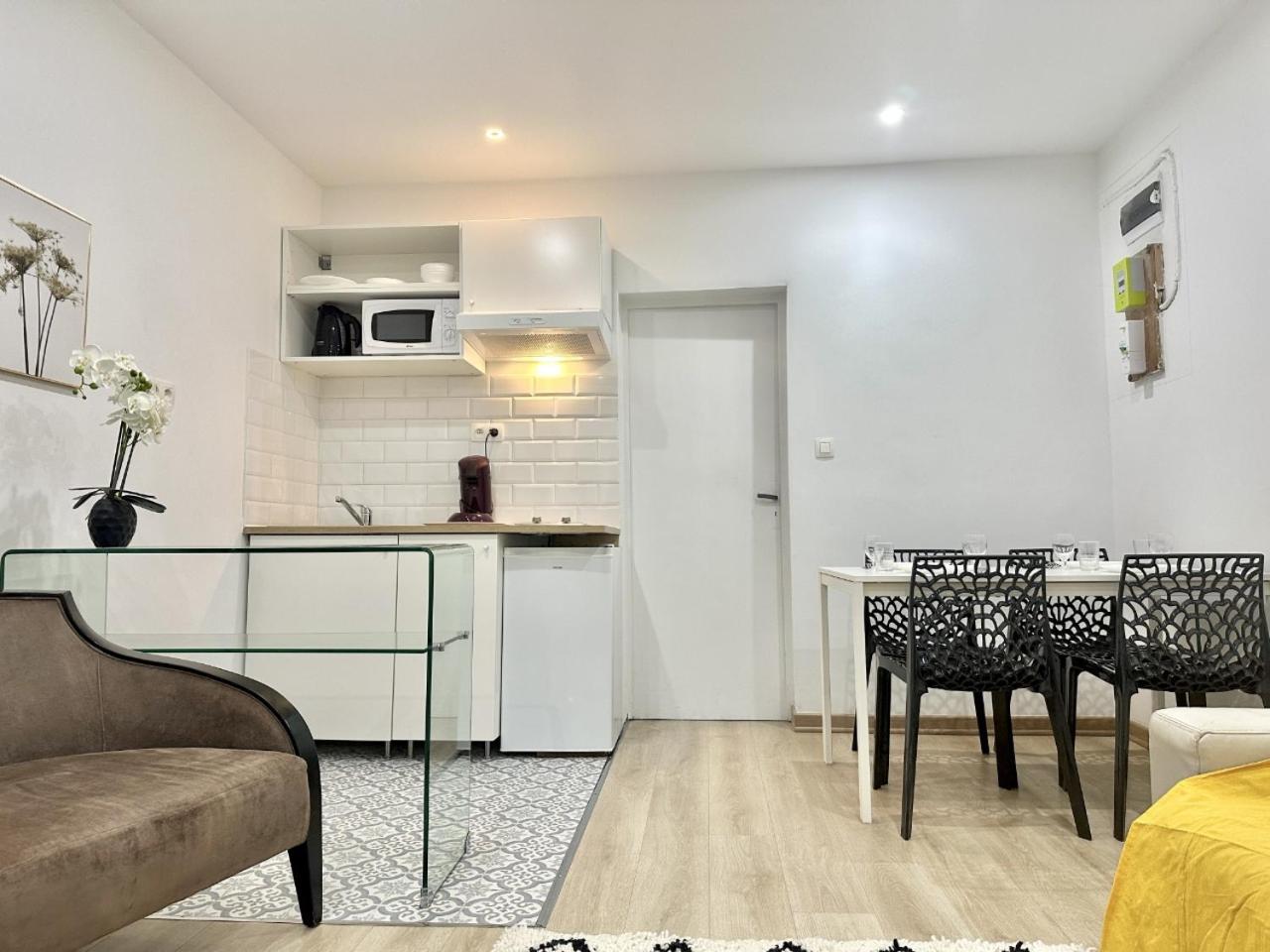 Modern Comfort In 15th District In Lakanal Apartment