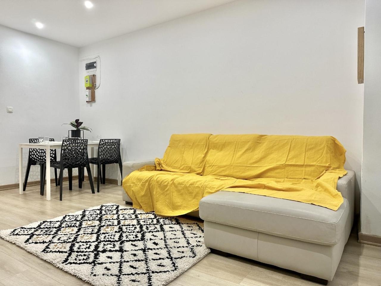 Modern Comfort In 15th District In Lakanal Paris